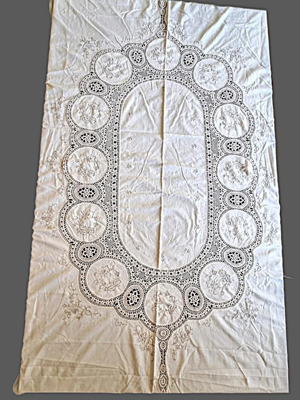 Vintage Oval Crocheted Maderia Style Lace Cutwork Tablecloth 62”x75”